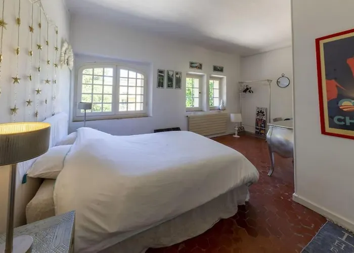 Mas De Charme Avec Piscine Antibes