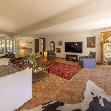 Villa Mas De Charme Avec Piscine *