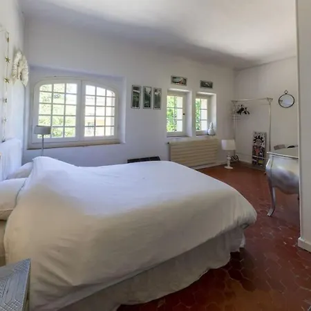 Mas De Charme Avec Piscine Antibes