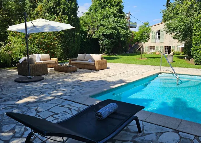 Mas De Charme Avec Piscine Antibes