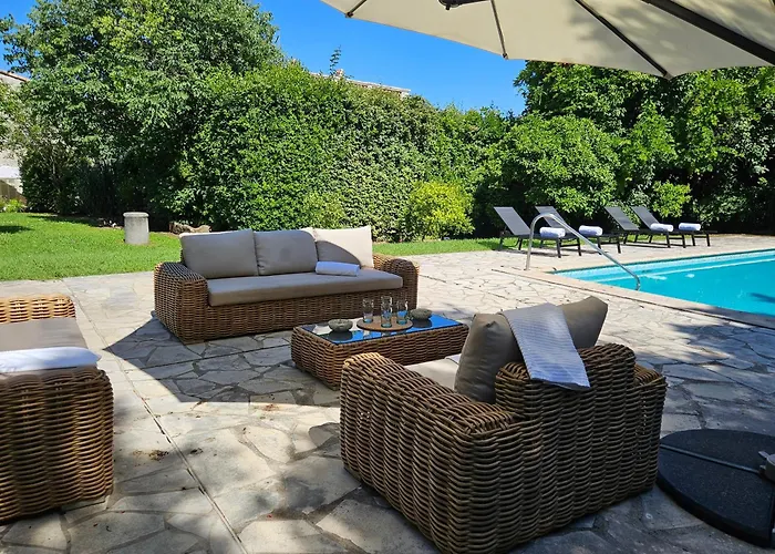 Mas De Charme Avec Piscine Antibes